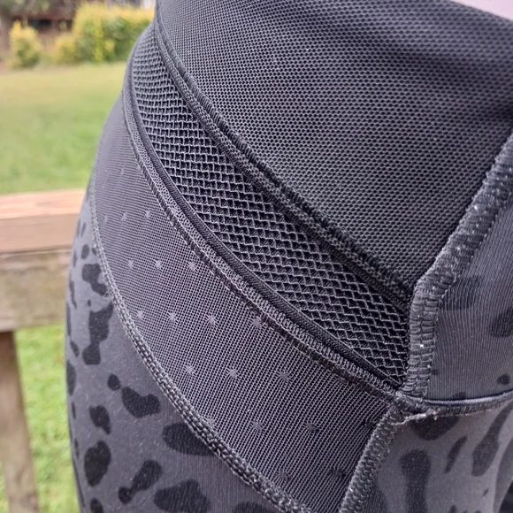Lululemon athletica just breathe leggings crop animal swirl yoga full-on lutreme - Picture 8 of 10